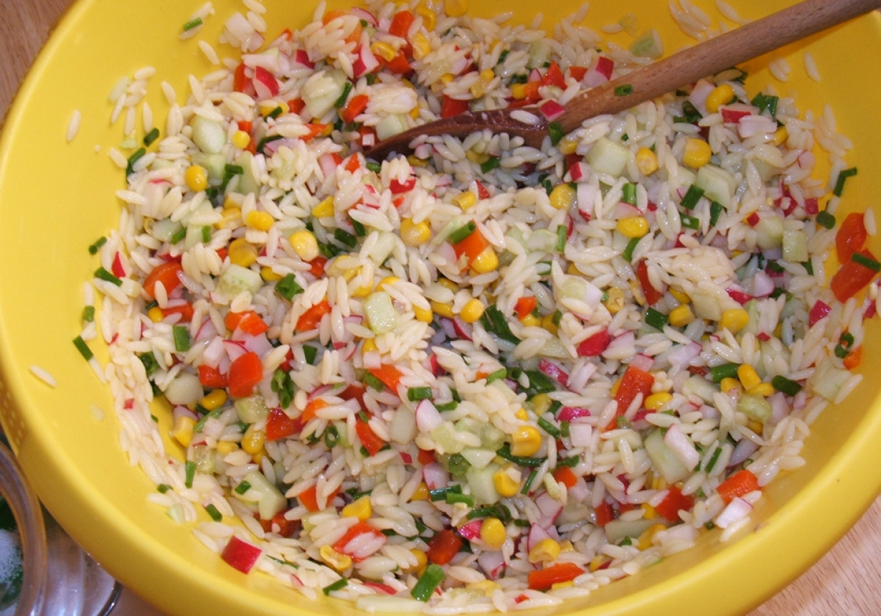 Sałatka z makaronem foto