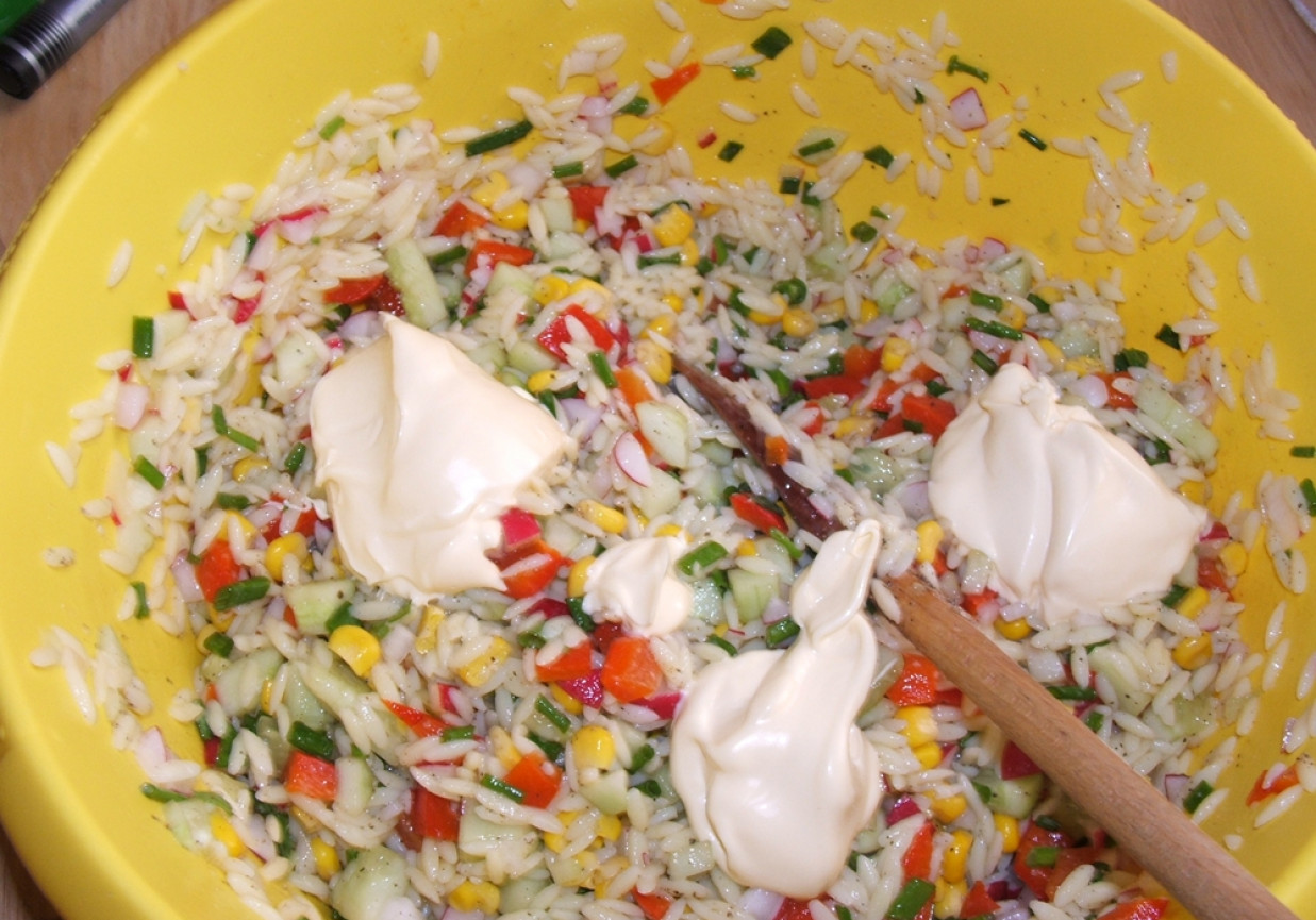 Sałatka z makaronem foto