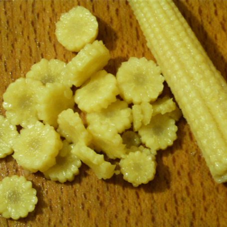 Krok 1 - Sałatka z makreli z marynowanymi kolbami kukurydzy foto