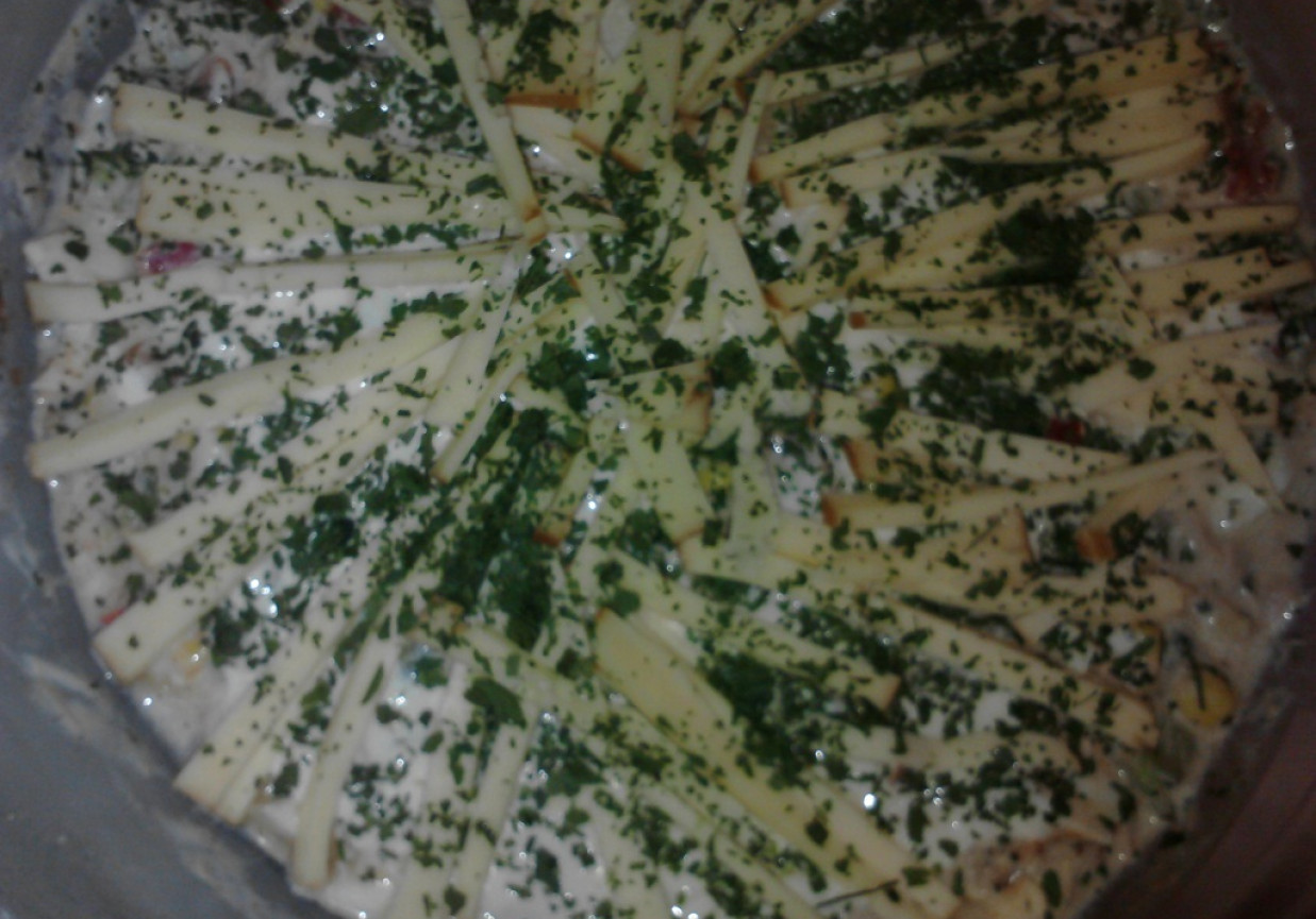Sałatka z makreli z wędzonym serem foto