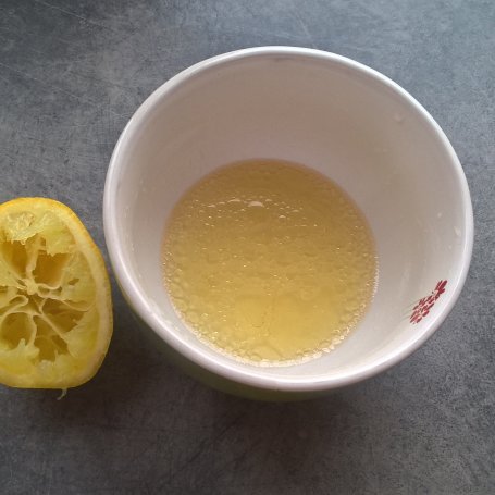 Krok 3 - Sałatka z mango, fetą i ziarnami słonecznika foto