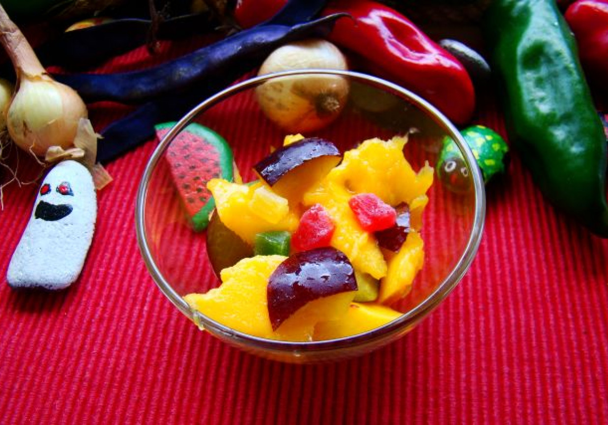 Sałatka z mango z kandyzowanym ananasem foto