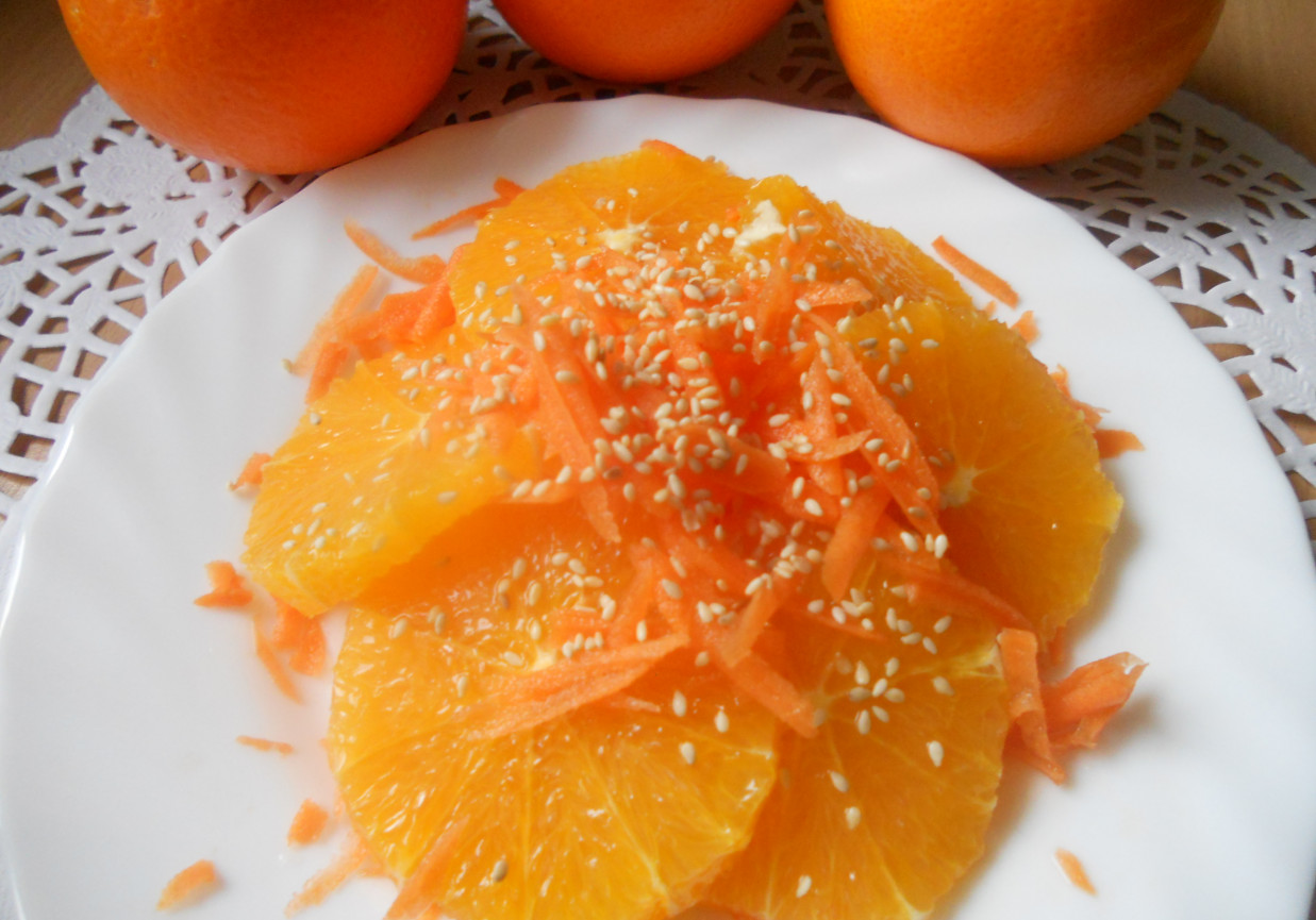 Sałatka z marchwi i pomarańczy foto