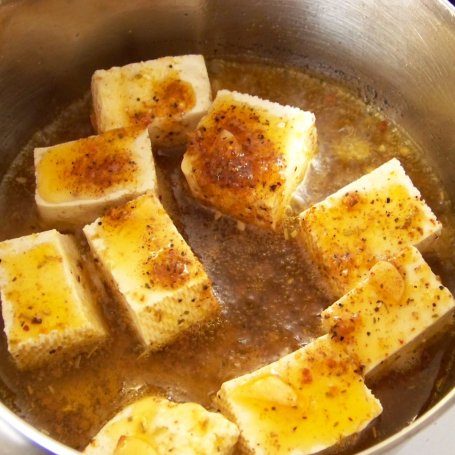 Krok 2 - Sałatka z marynowanym tofu foto