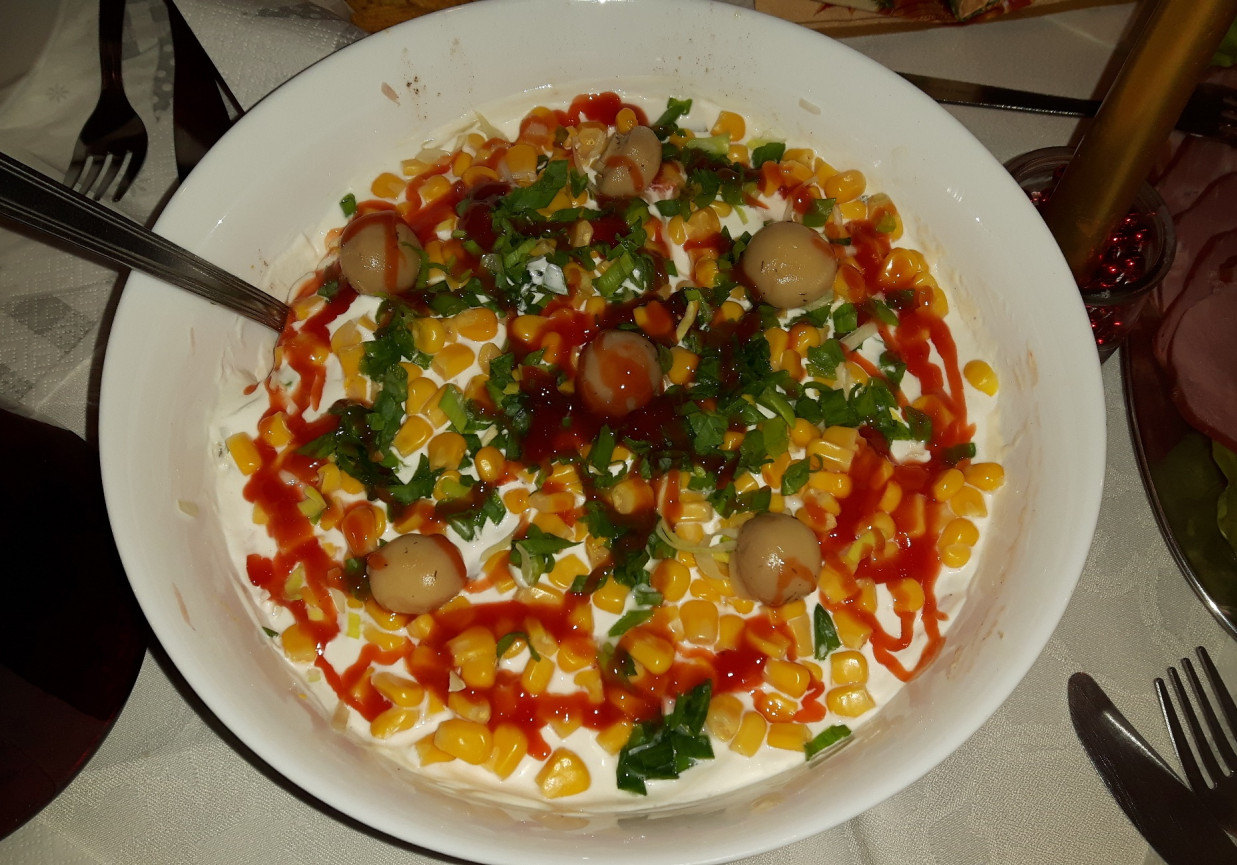 Sałatka z marynowanymi pieczarkami foto