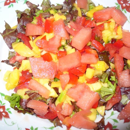 Krok 3 - Sałatka z melonem , arbuzem ,pomidorem i rukolą foto