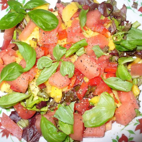 Krok 4 - Sałatka z melonem , arbuzem ,pomidorem i rukolą foto