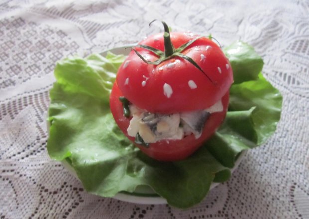 Fotografia przedstawiająca Sałatka z moskalików w pomidorowym grzybku