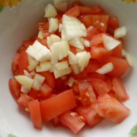 Krok 2 - Sałatka z mozarellą i pomidorami foto