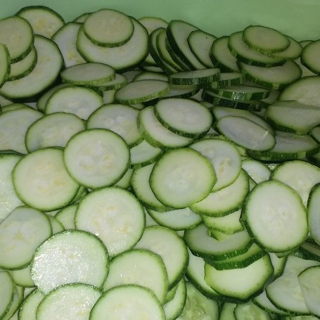 Krok 2 - Sałatka z ogórków i cukinii na zimę foto