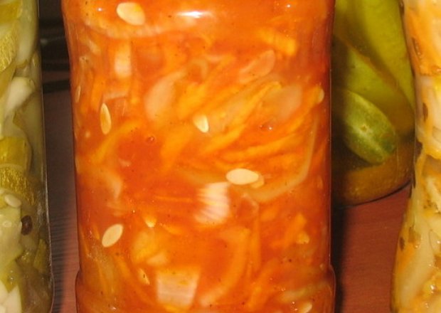 Fotografia przedstawiająca Sałatka z ogórków i pomidorów