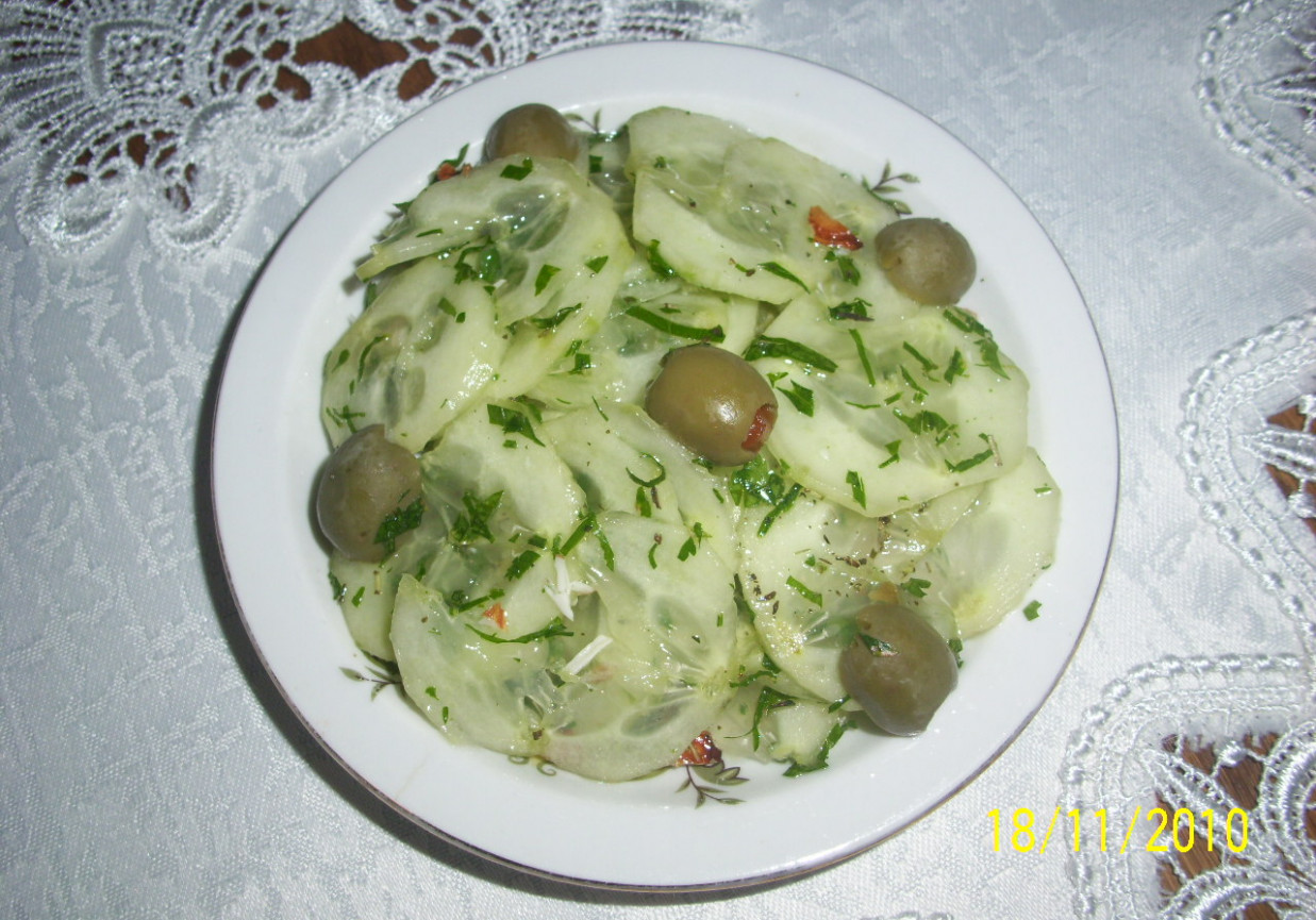 Sałatka z ogórków I foto