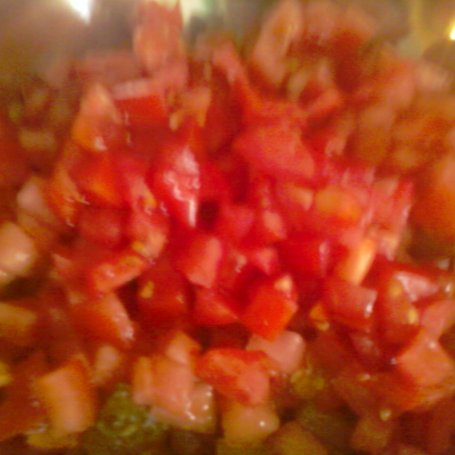Krok 1 - Sałatka z ogórków kiszonych i pomidora foto