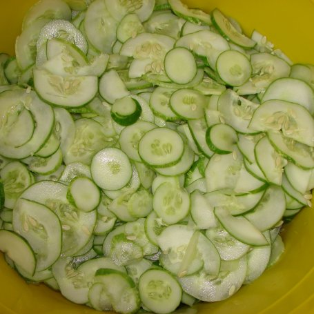 Krok 1 - Sałatka z ogórków na zimę foto