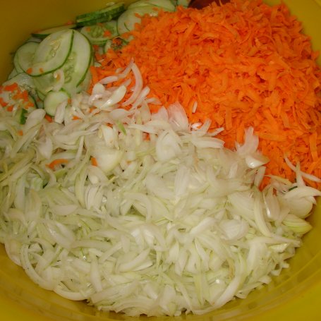 Krok 3 - Sałatka z ogórków na zimę foto