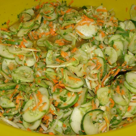 Krok 5 - Sałatka z ogórków na zimę foto