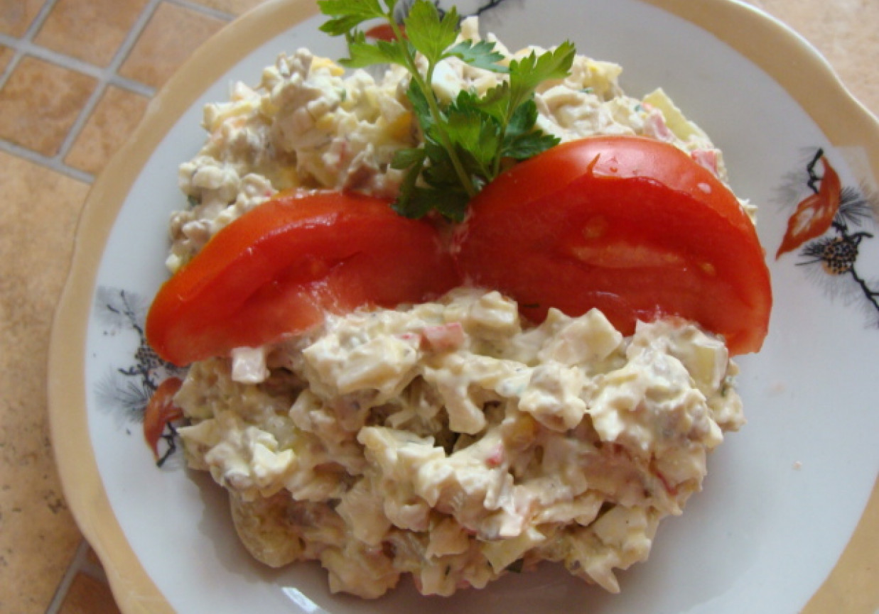 sałatka z paluszkami surimi DoradcaSmaku.pl