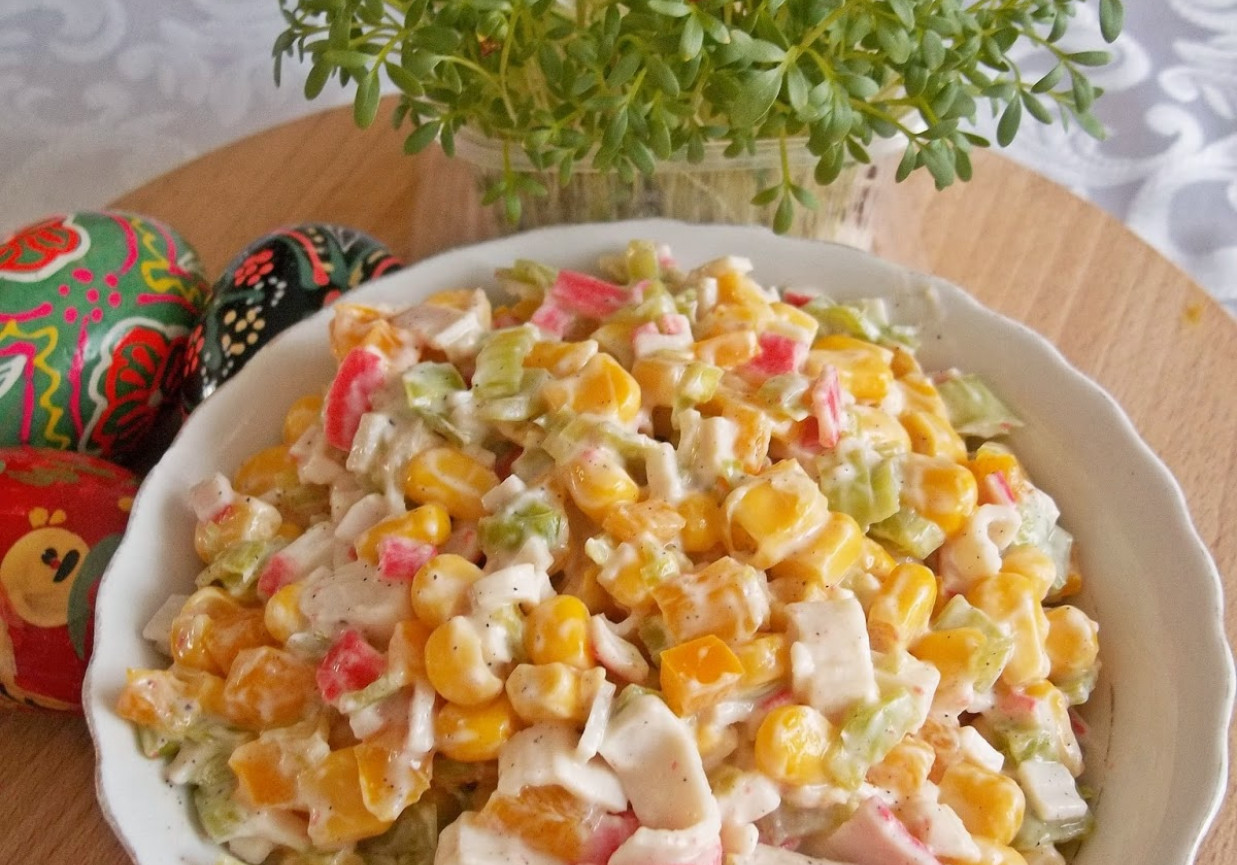 Sałatka z paluszkami Surimi DoradcaSmaku.pl