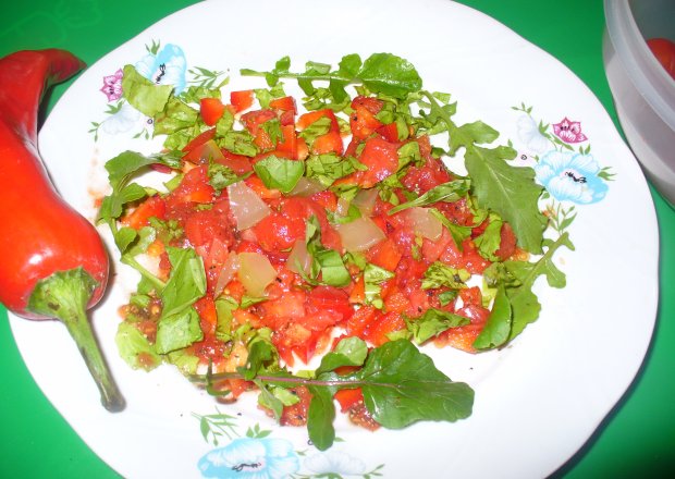 Fotografia przedstawiająca Sałatka z papryki i pomidorów