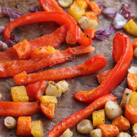 Krok 6 - Sałatka z pieczonych warzyw z topinanburem  foto