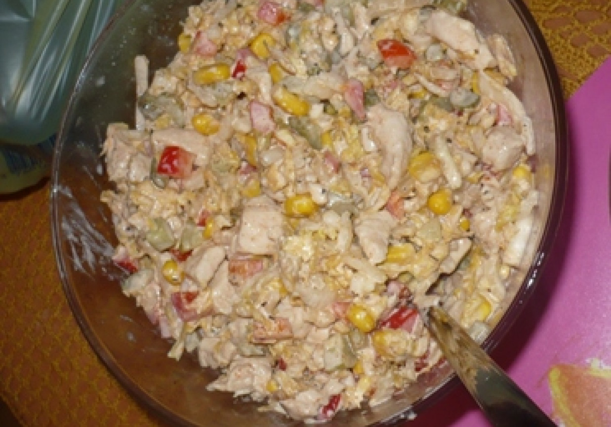 Sałatka  z piersią z kurczaka i schabem foto