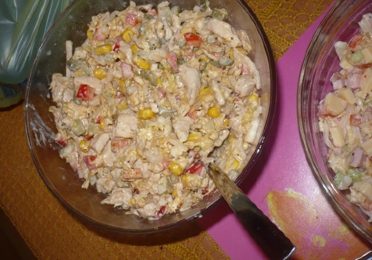 Sałatka  z piersią z kurczaka i schabem foto