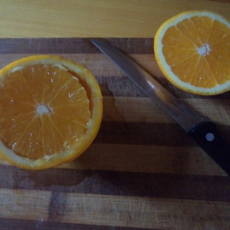 Krok 1 - Sałatka z pomarańczą i sałatą rzymską. foto
