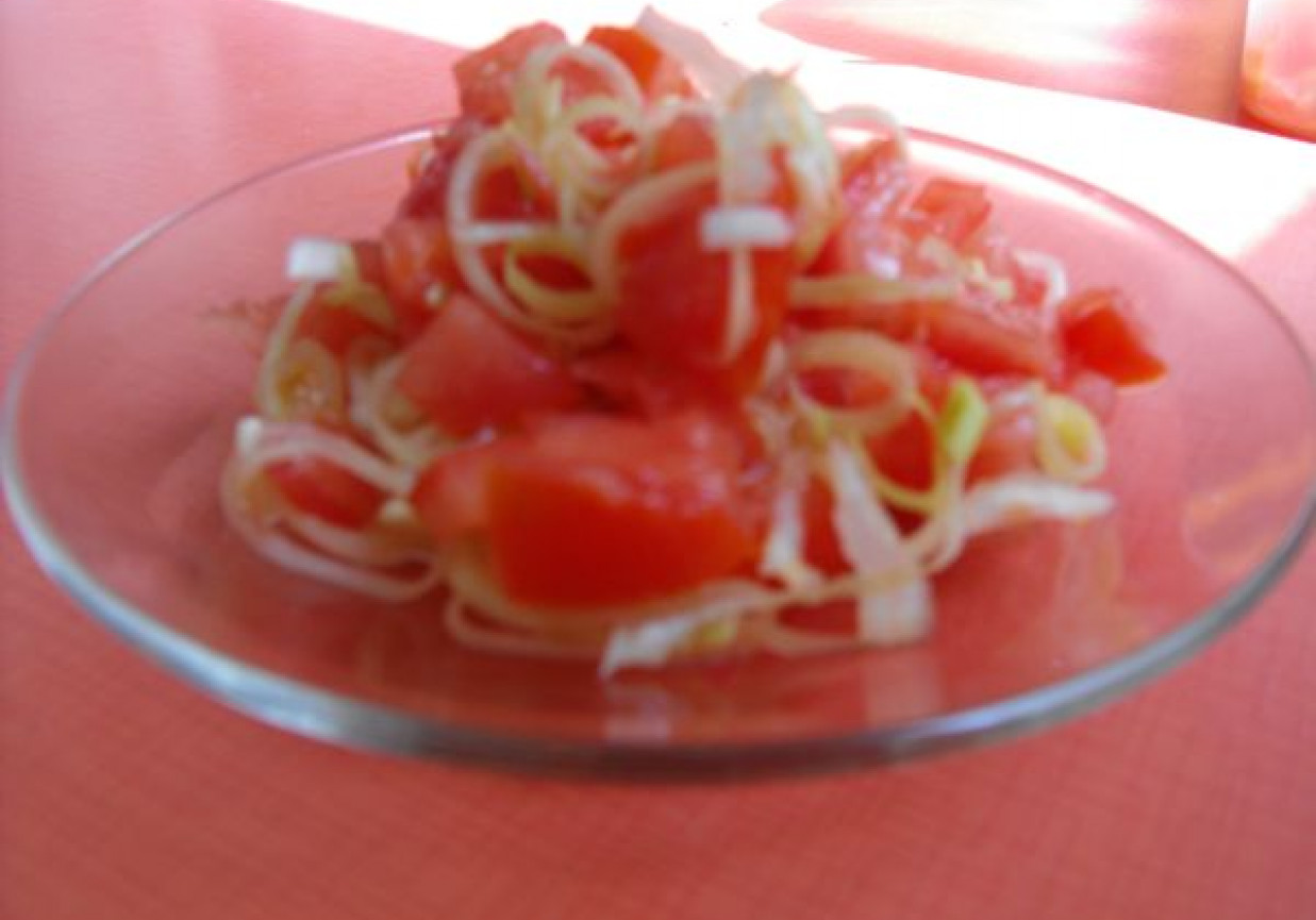 Sałatka z pomidora i pora foto