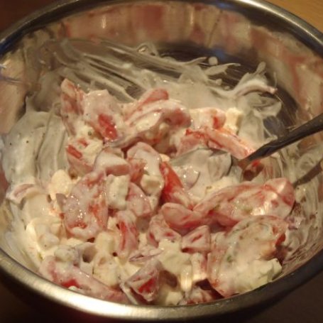 Krok 3 - Sałatka z pomidorami i feta foto