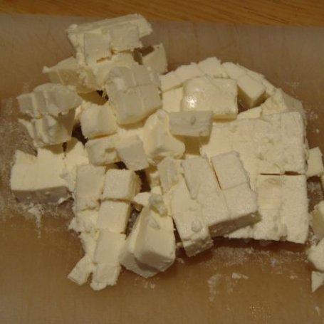 Krok 2 - Sałatka z pomidorami i feta foto
