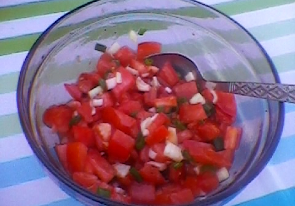 Sałatka z pomidorami i szczypiorkiem foto