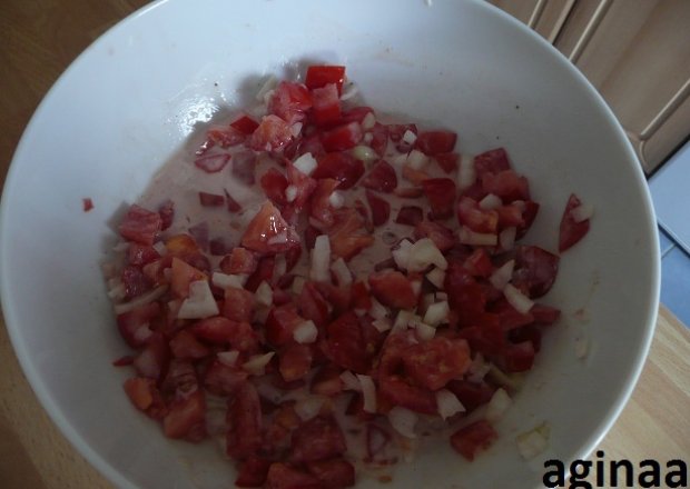 Fotografia przedstawiająca salatka z pomidorem