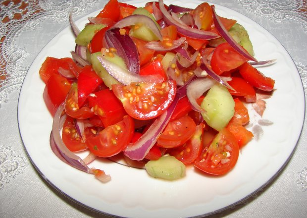 Fotografia przedstawiająca Sałatka z pomidorków