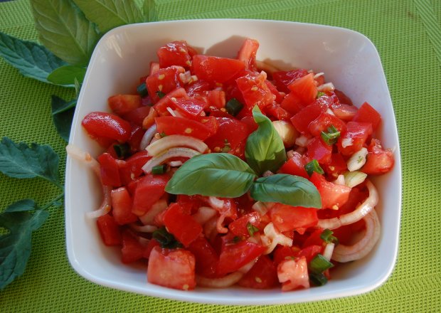 Fotografia przedstawiająca Sałatka z pomidorów