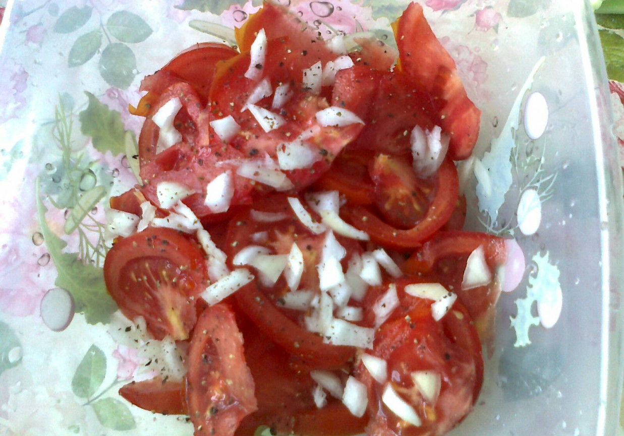 Sałatka z pomidorów do obiadu foto