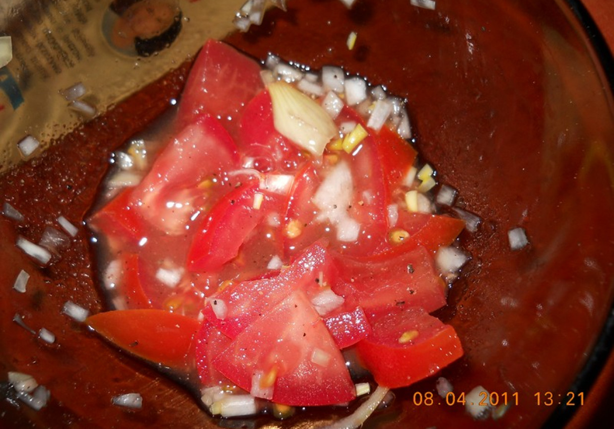 sałatka z pomidorów i cebuli foto
