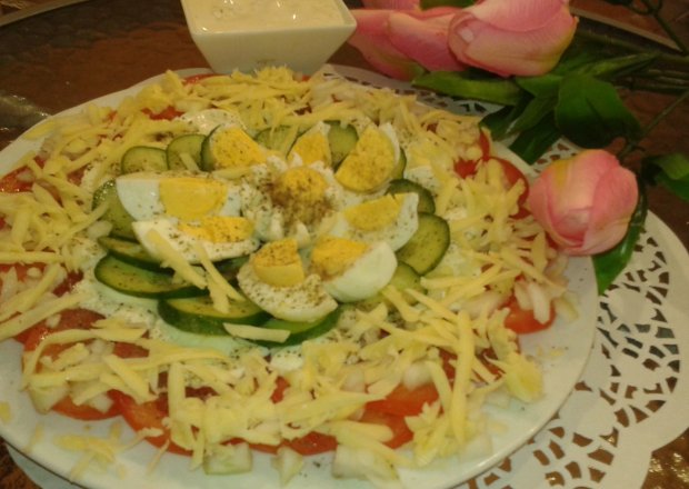 Fotografia przedstawiająca Sałatka z pomidorów i mozzarelli