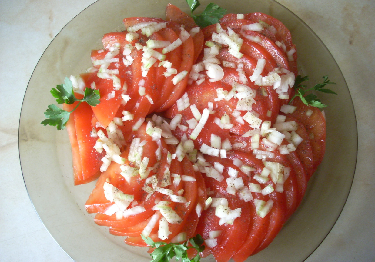 Sałatka z pomidorów, najprostrza foto
