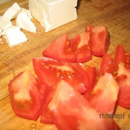 Krok 1 - Sałatka z pomidorów z fetą foto