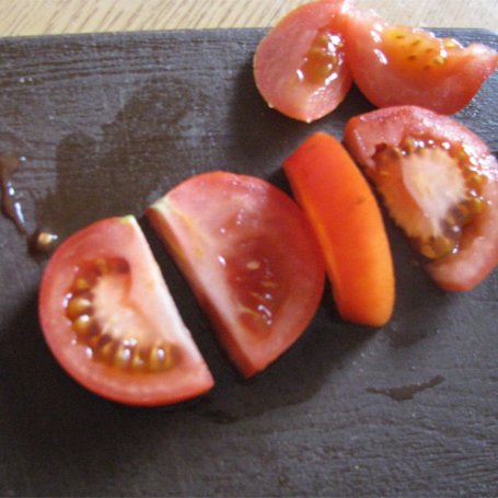 Krok 2 - sałatka z pomidorów foto