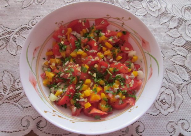 Fotografia przedstawiająca Sałatka  z pomidorów