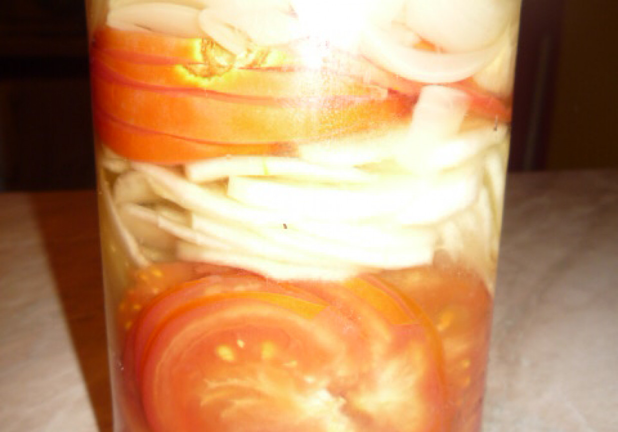 sałatka z pomidorów foto