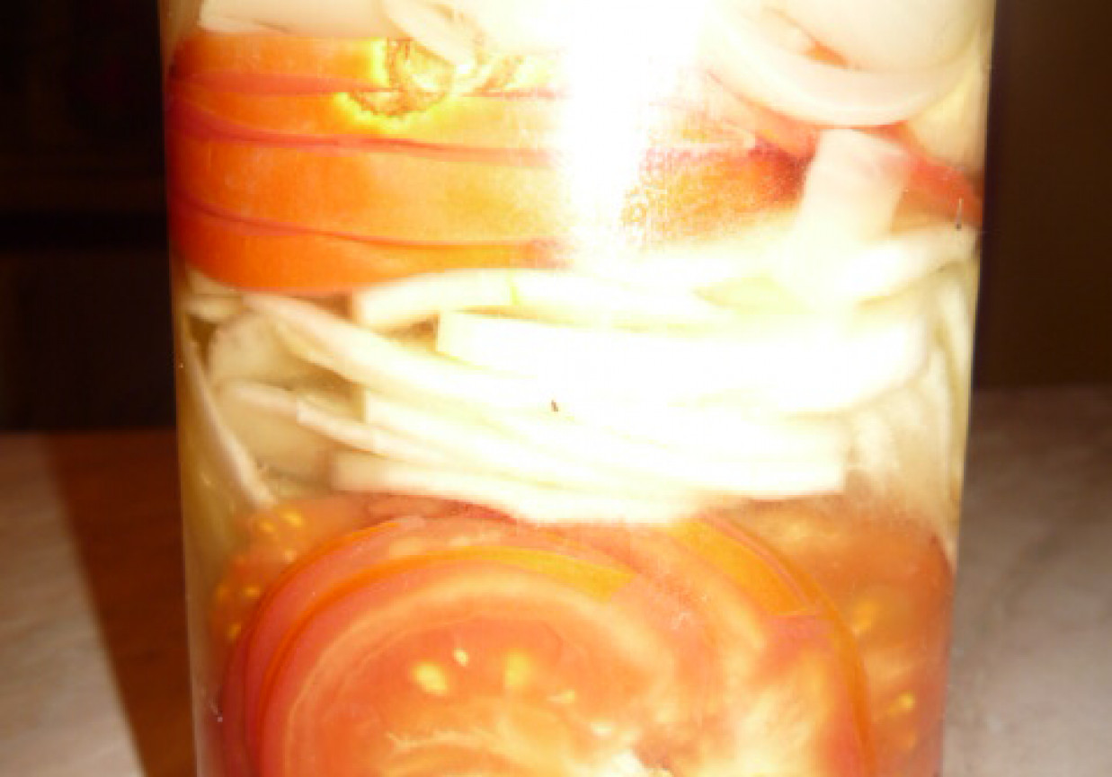 sałatka z pomidorów foto
