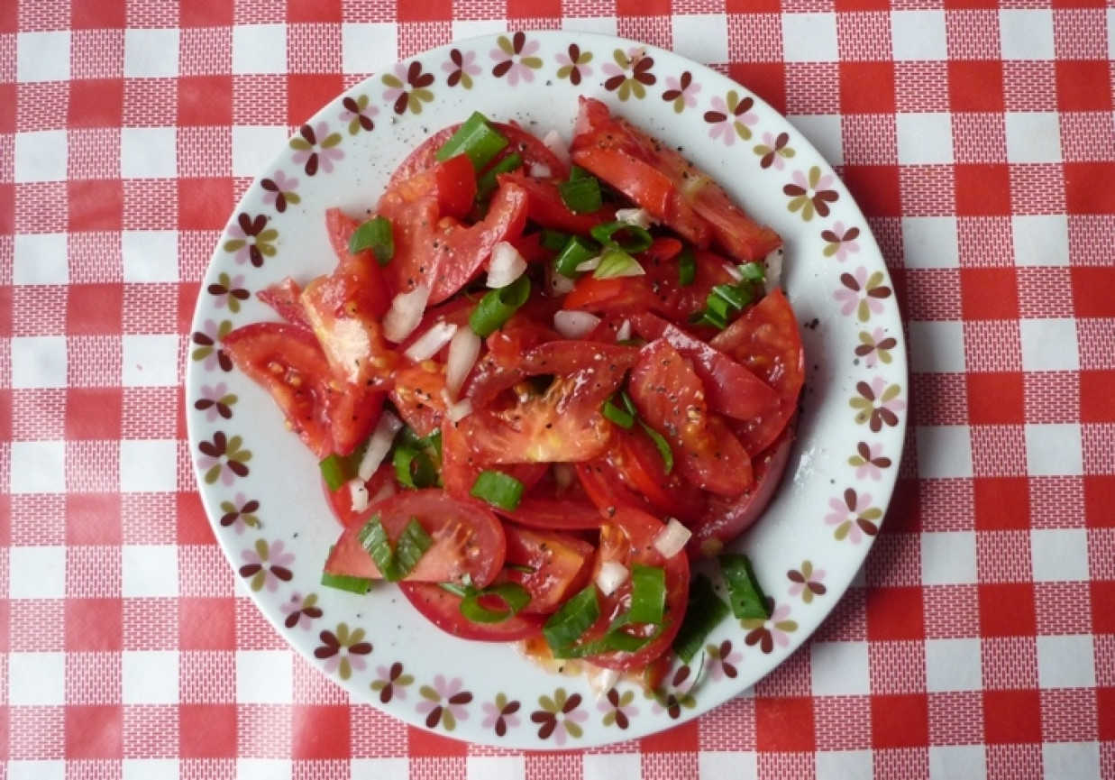 Sałatka z pomidorów foto