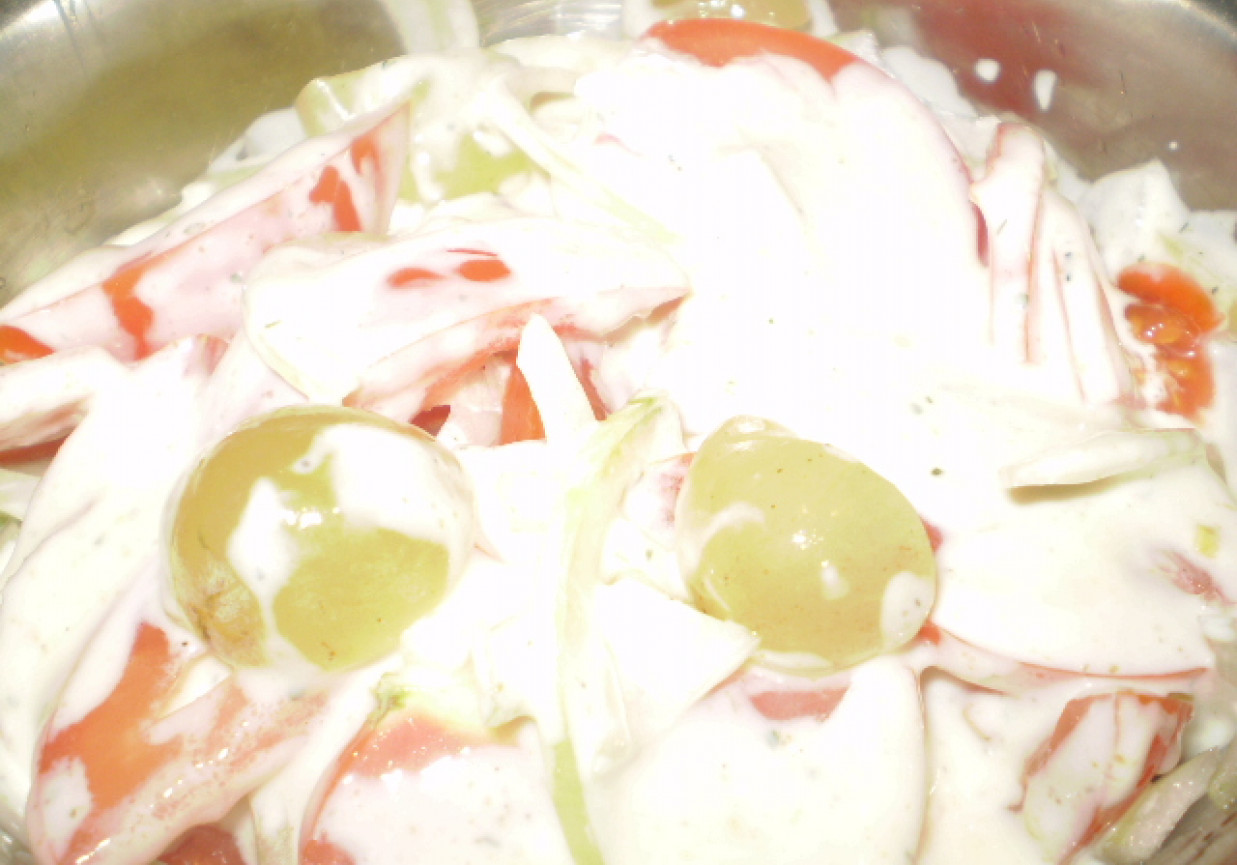 Sałatka z pomidorów foto