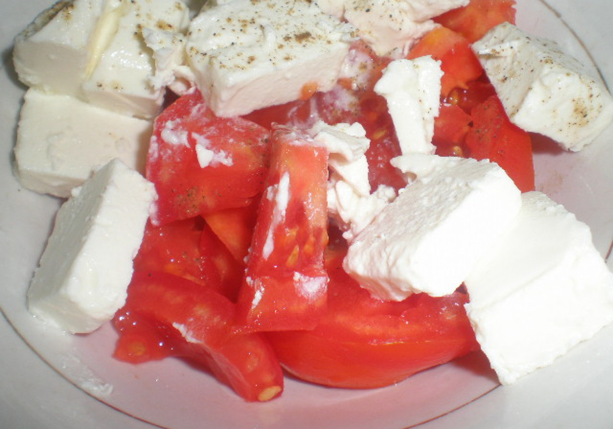 Sałatka z pomidorwem i fetą foto
