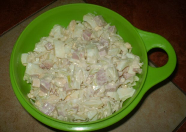 Fotografia przedstawiająca salatka z por i jajek