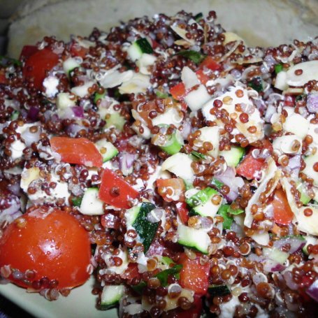 Krok 12 - Sałatka z quinoa z fetą, cukinią i czymś jeszcze foto