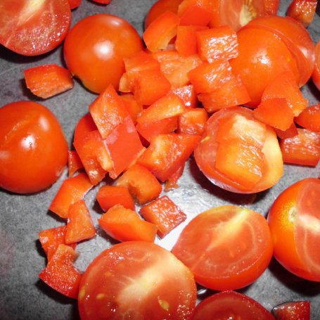 Krok 3 - Sałatka z quinoa z fetą, cukinią i czymś jeszcze foto