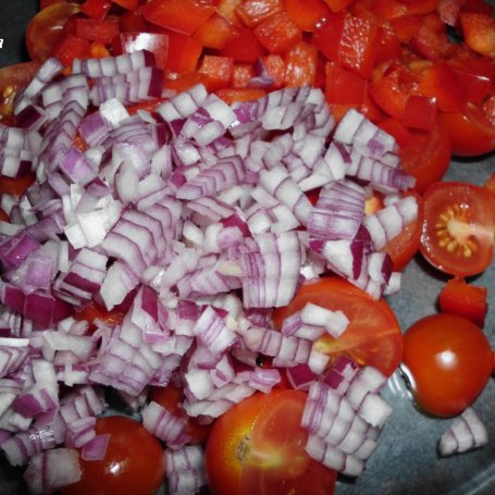 Krok 4 - Sałatka z quinoa z fetą, cukinią i czymś jeszcze foto
